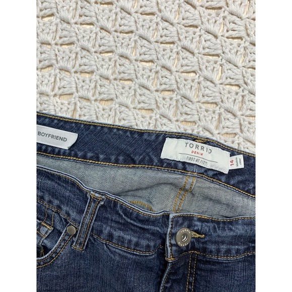 Torrid Boyfriend Jeans Women‎ Sz 14  Blue Stretch Denim Fits At Fit W34 L28 - Picture 3 of 11